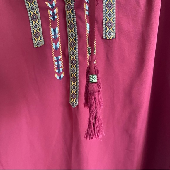 Signature Studio Burgundy Blouse with Gold Accents size 1X geometric pattern - Picture 3 of 11